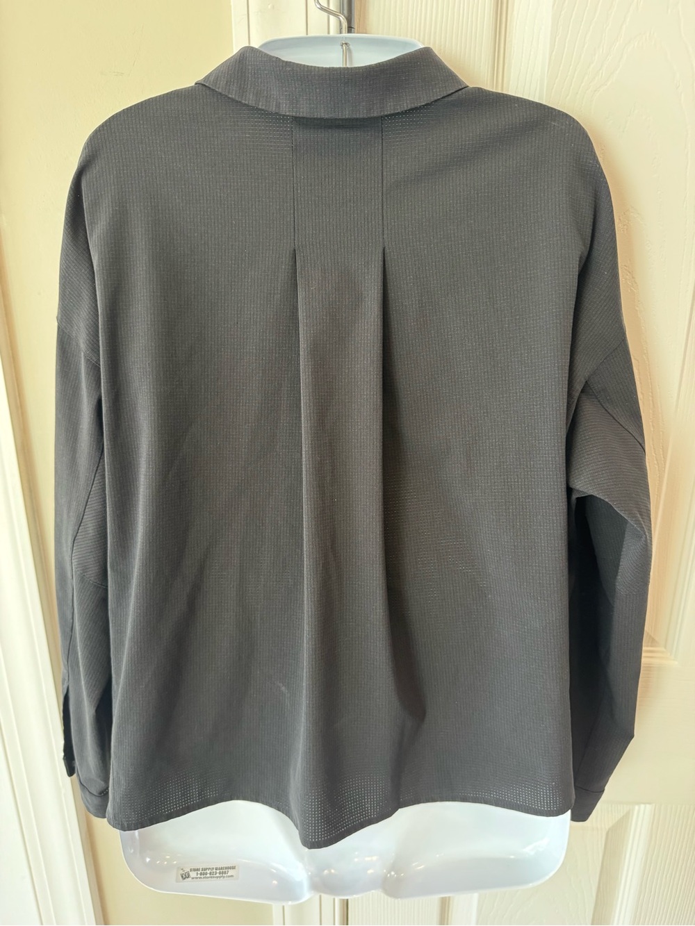Lululemon Ventlight™ Black Button-Down Shirt Sz 6 EUC - Picture 4 of 6
